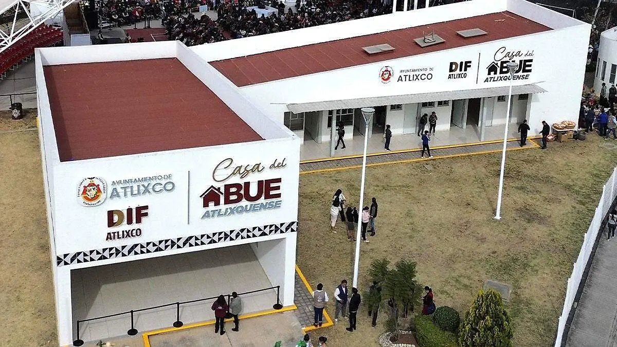 El gobernador de Puebla, Alejandro Armenta Mier, inauguró la Casa del Abue en el municipio de Atlixco